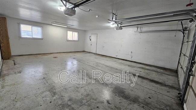 Building Photo - 12019 E Valleyway Ave