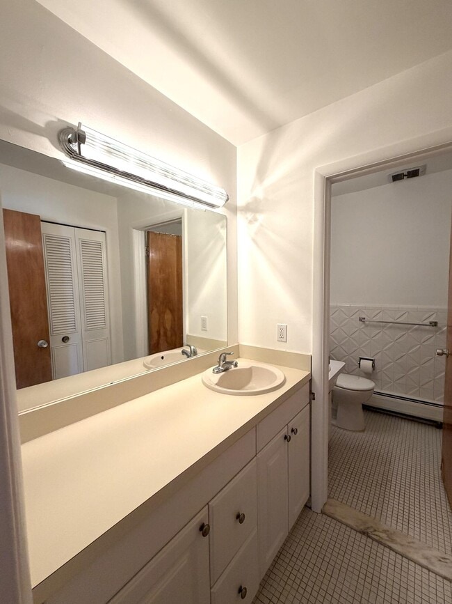 Building Photo - 1209 Island Dr