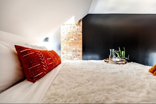 Building Photo - 575 1/2 City Park Avenue-SI ID1265608P