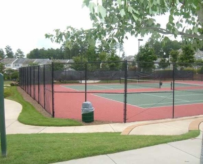 Building Photo - Spacious 3 bed Townhome close to new Apple campus and Panther Creek High School