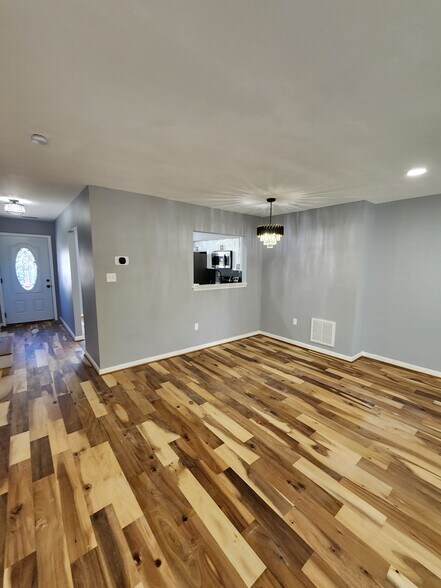 Building Photo - 14826 London Ln