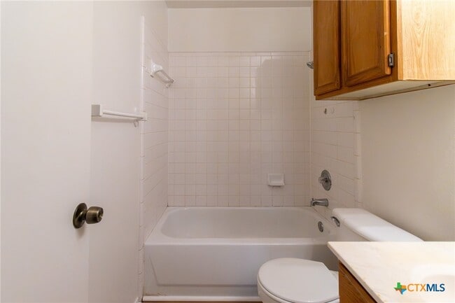 Building Photo - 1601 Benttree Dr