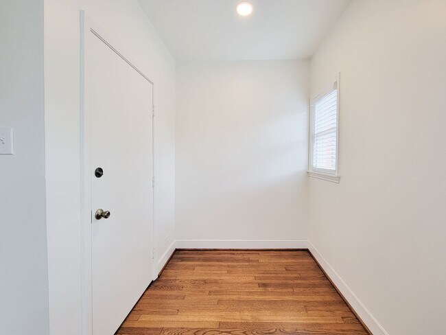 Building Photo - 1728 Hawthorne St