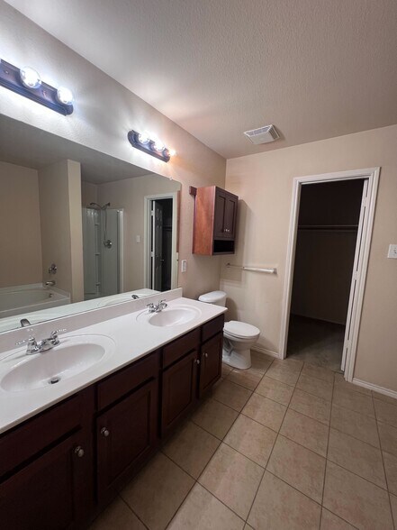 Building Photo - 10790 Midway Dr