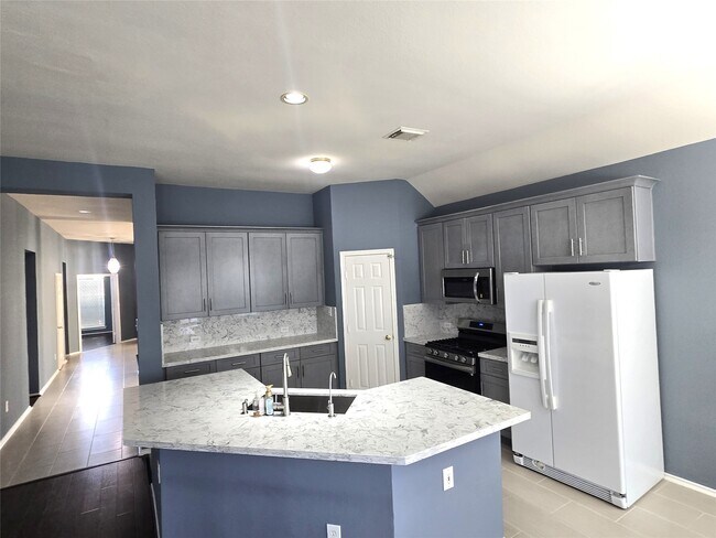 Building Photo - 15523 Clear Valley Dr