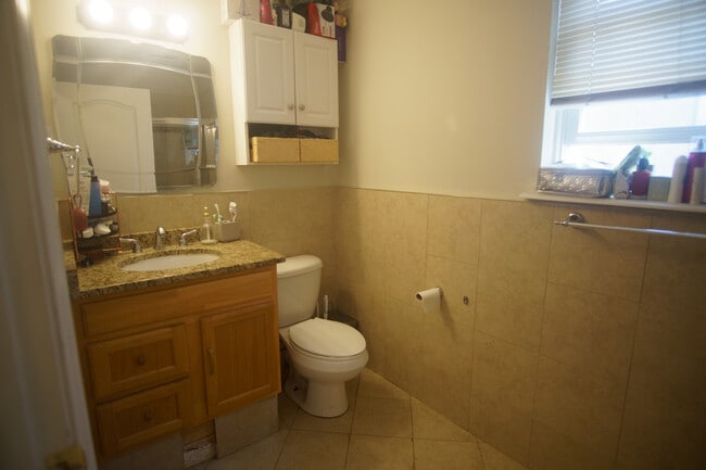 Building Photo - 609 N 34th St