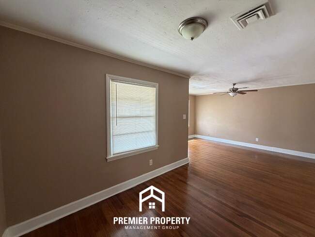 Building Photo - Charming 2BR/1BA Near Berclair | Hardwood Floors & Large Fenced Backyard
