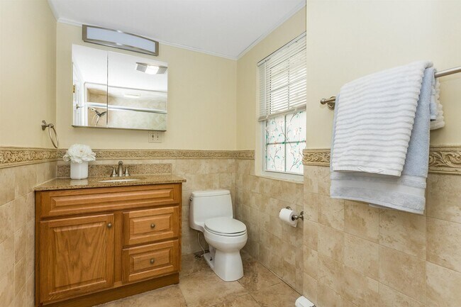 Building Photo - 102 Broughton Ave