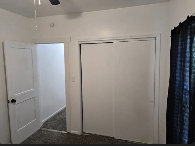 Building Photo - 629 W Van Buren St