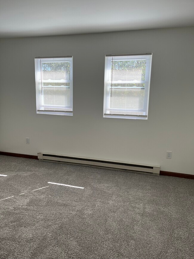 1st bedroom - 34 Beacon Rd