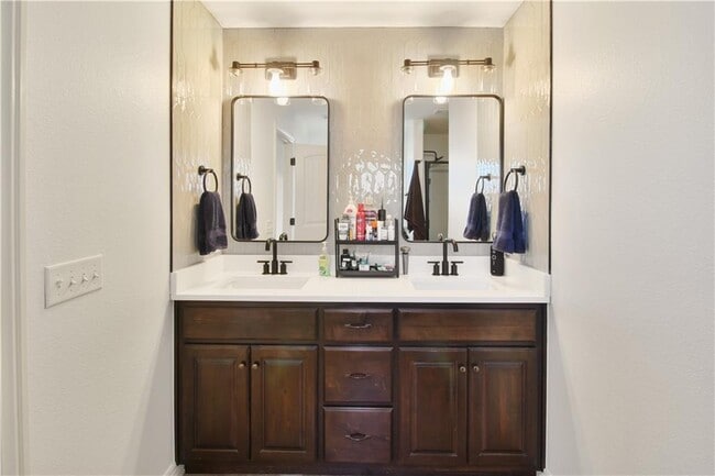 Building Photo - 958 Stone St