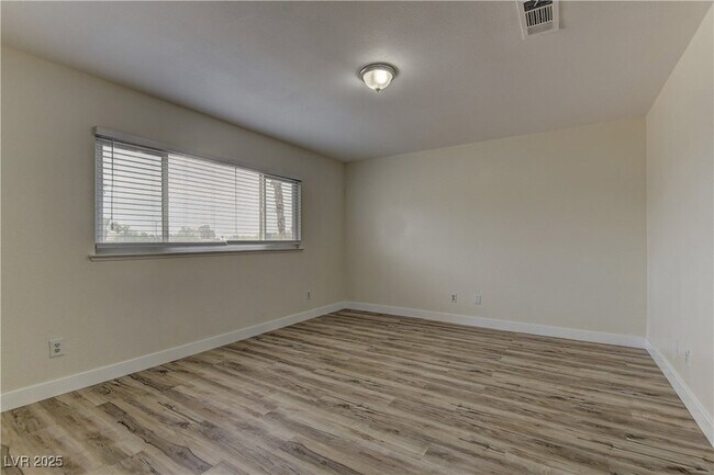Building Photo - 1678 E Hacienda Ave