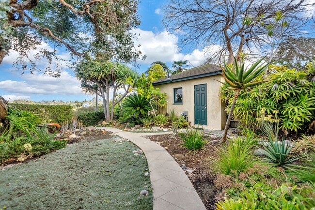 Building Photo - Charming Talmadge/Kensington detached home...