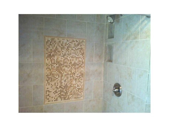 Building Photo - 1476 Monroe Dr NE