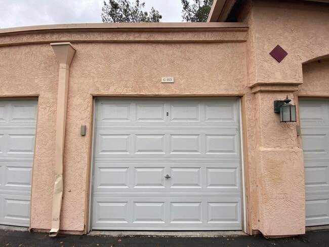 Building Photo - Beautifully Renovated Condo in Rancho Bernardo!