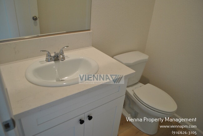 Building Photo - 7076 Auburn Blvd