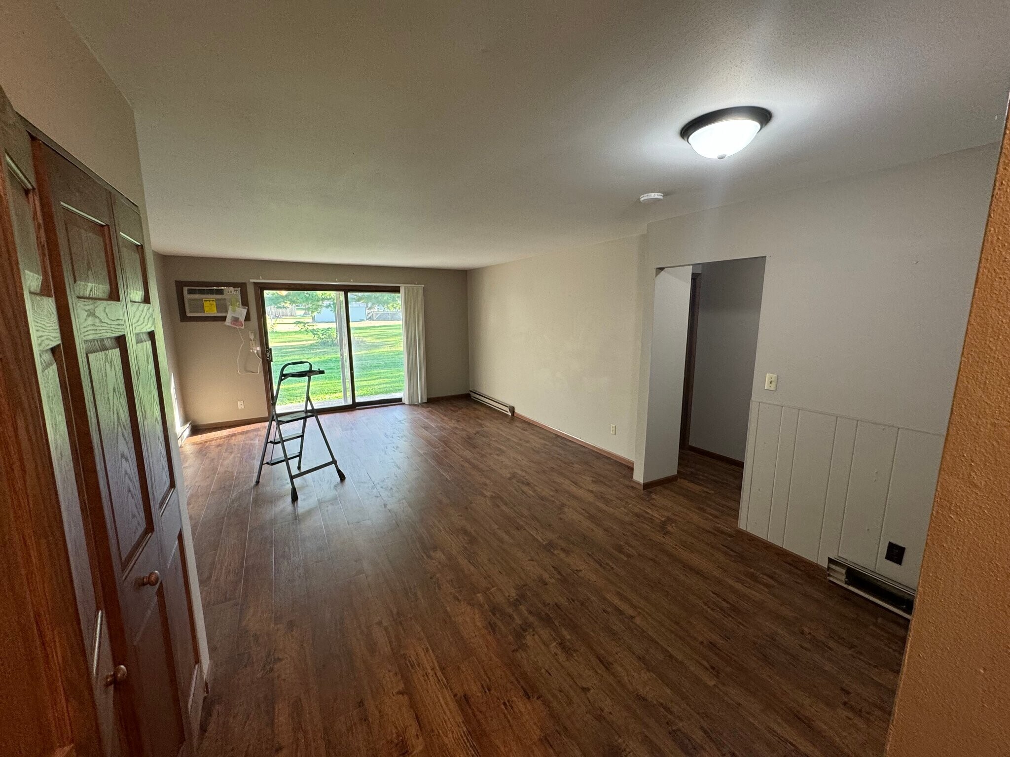 Building Photo - 335 Rae Ln