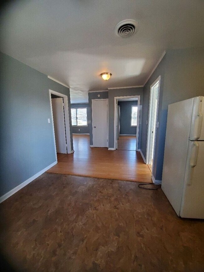 Building Photo - 10 Bostic St