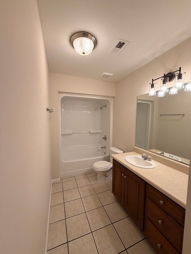 Building Photo - 110-112 Lyons Dr NW