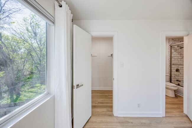 Building Photo - 5407 Spring Meadow Rd