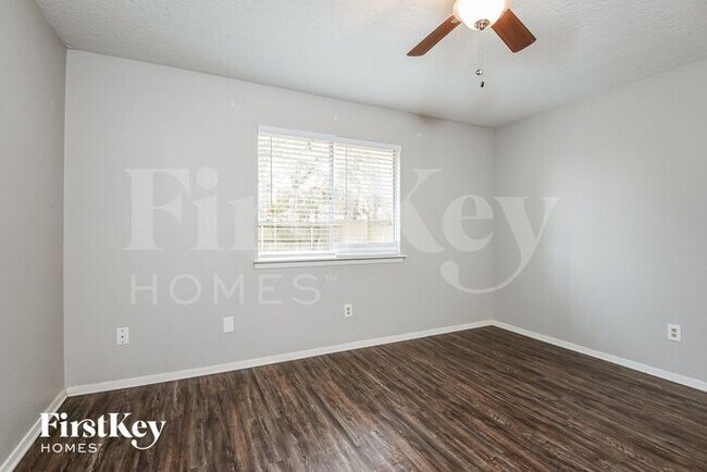 Building Photo - 2718 N Brompton Dr