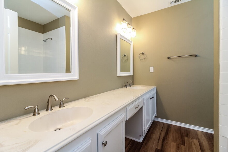 Building Photo - 1524 Chapman St