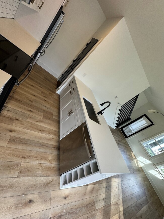 Building Photo - 509 Rosedale Ave