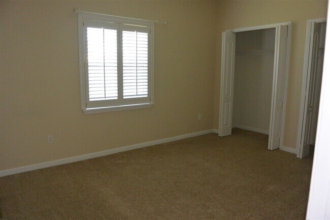 Building Photo - 100 Sea Garden Ct