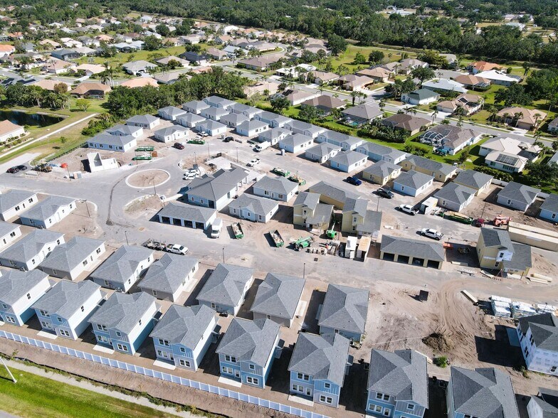 Building Photo - Villas at Venice