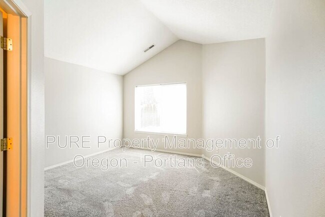 Building Photo - 1434 NE Birkshire Ct