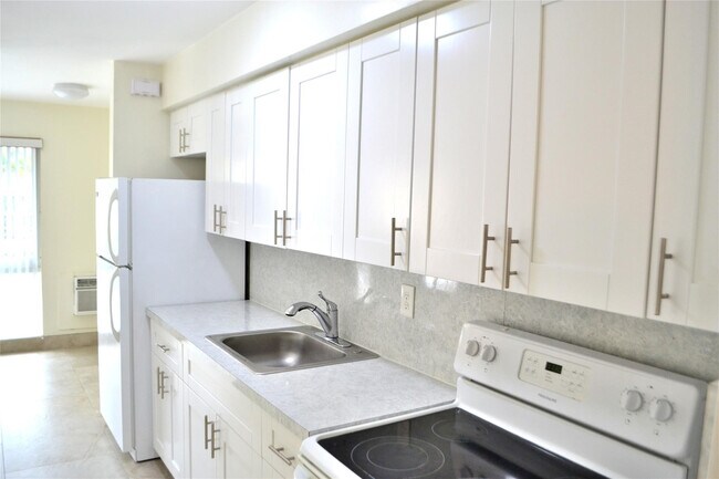 Building Photo - 4209 NE 21st Ave