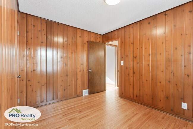 Building Photo - 3 Bedroom Home in St. Louis Park