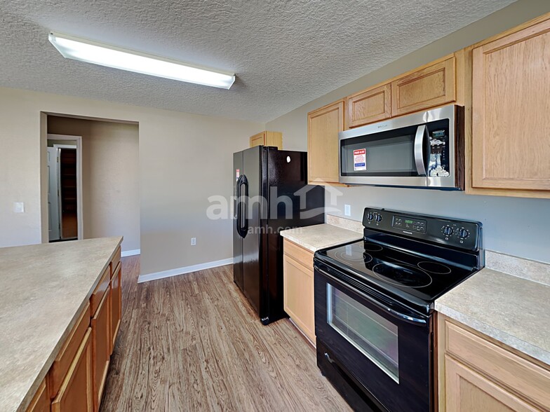 Building Photo - 309 Verdi St