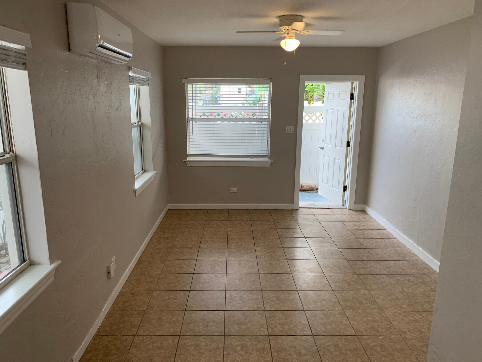 Building Photo - Studio Bed/1 Bath - Unit 6
