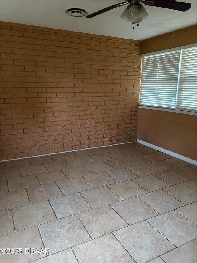 Building Photo - 2537 Coral Way W