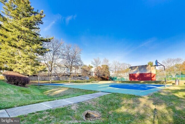 Building Photo - 8205 Whispering Oaks Way