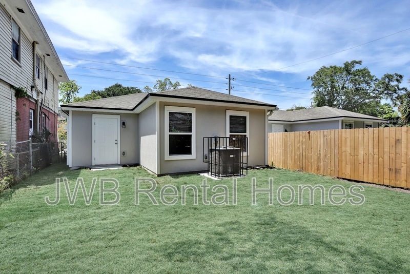 Building Photo - 2117 Moncrief Rd