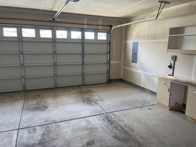 Building Photo - Single Level Home with Nice Layout