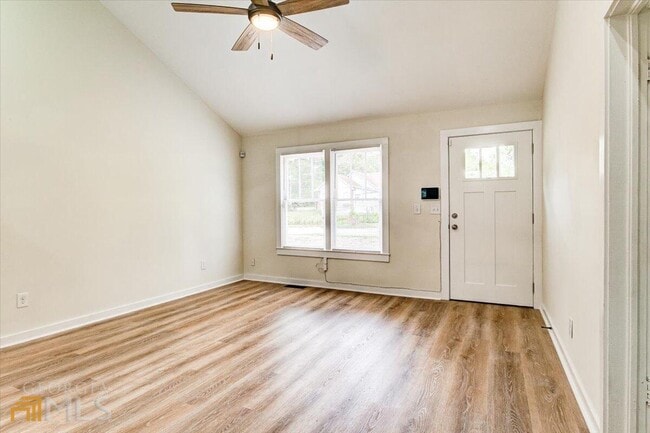 Building Photo - 196 Amy St