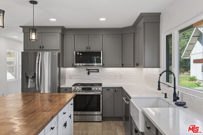 Building Photo - 914 El Paseo Rd