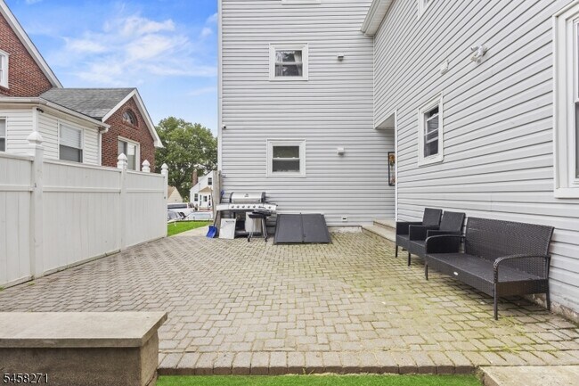 Building Photo - 97 Cedar Hill Ave