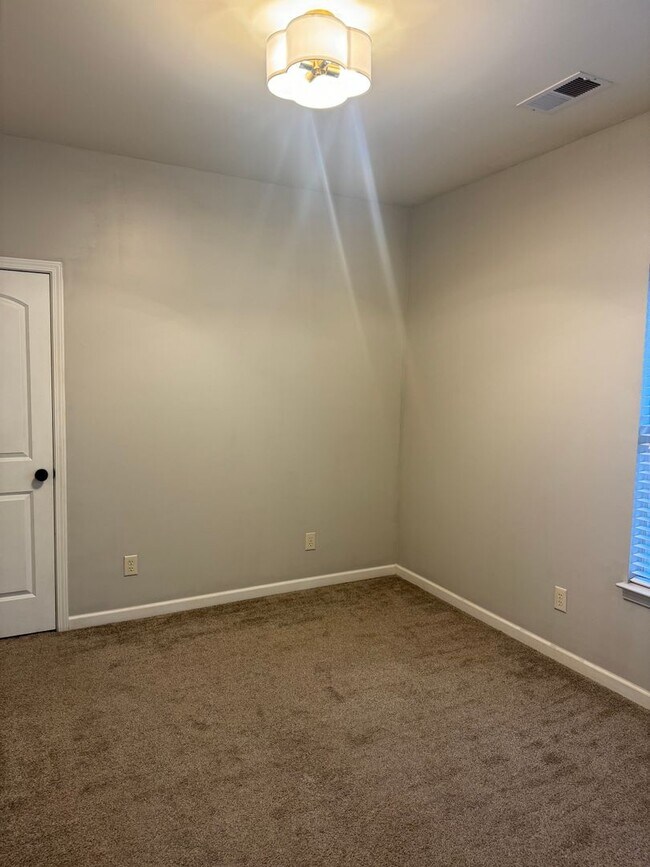 Building Photo - Price reduced!!