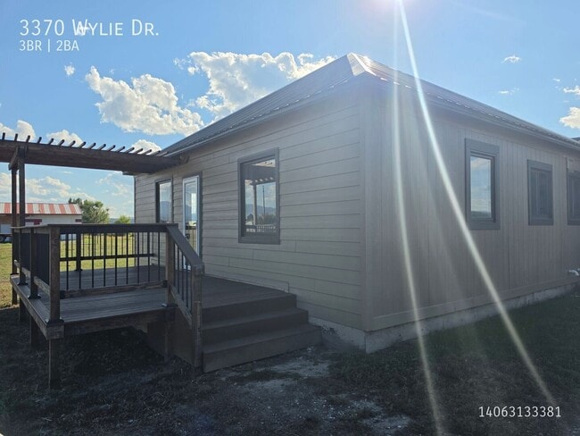 Building Photo - 3370 Wylie Dr