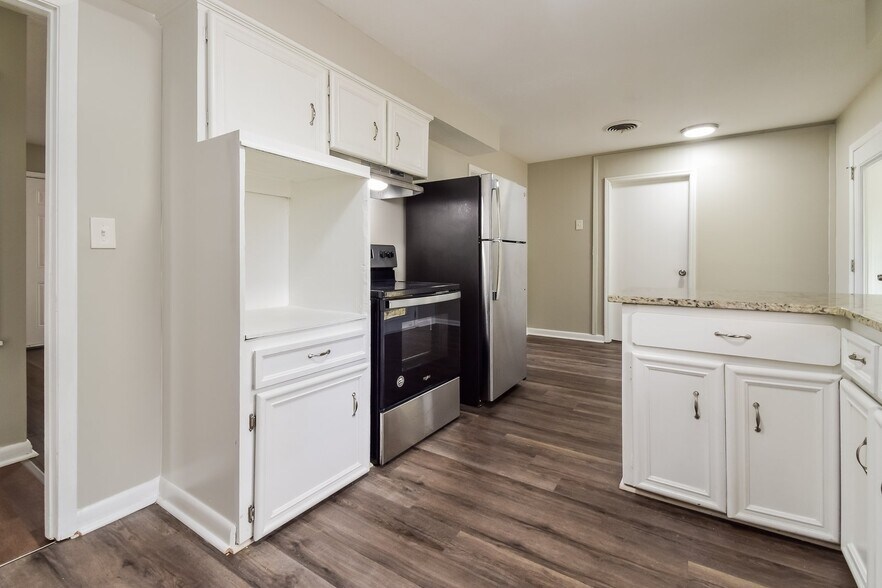 Building Photo - 4838 Chapman St