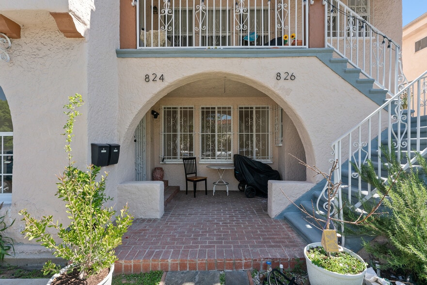 Building Photo - 824 S Holt Ave