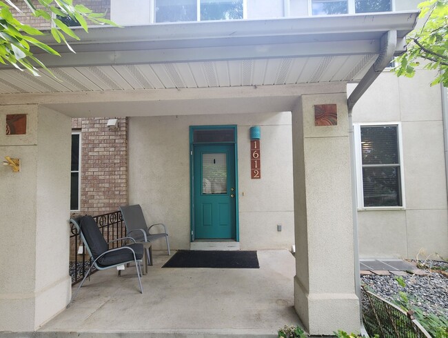 Building Photo - Stunning 3 Bedroom Townhome Tucked Away In...