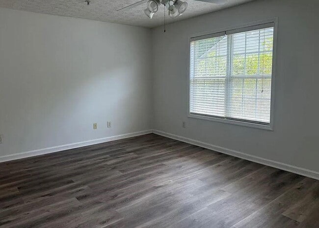 Building Photo - 6016 Leeshire Trace