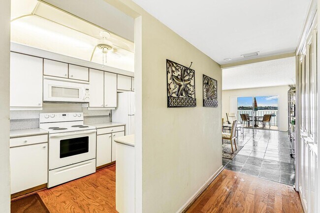 Building Photo - 1025 Sugar Sands Blvd