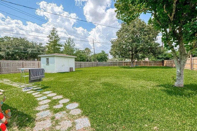 Building Photo - 9654 Meadowland Dr