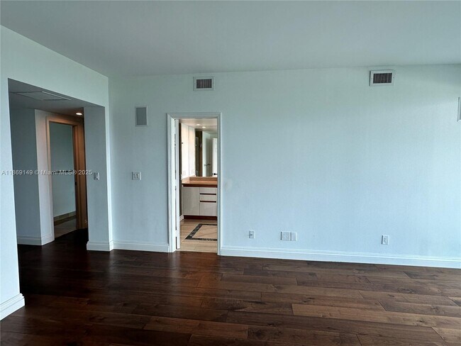 Building Photo - 1643 Brickell Ave